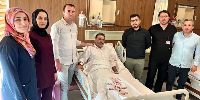 Siirt'te karın ağrısı şikayeti çeken hastanın böbreğinden 5 santimetrelik kitle çıkarıldı
