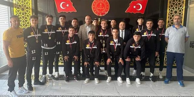 Siirt Spor Lisesi futbol takımı Türkiye finallerine katılacak