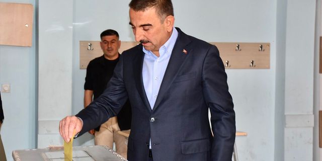 Siirt Valisi Osman Hacıbektaşoğlu, oyunu kullandı