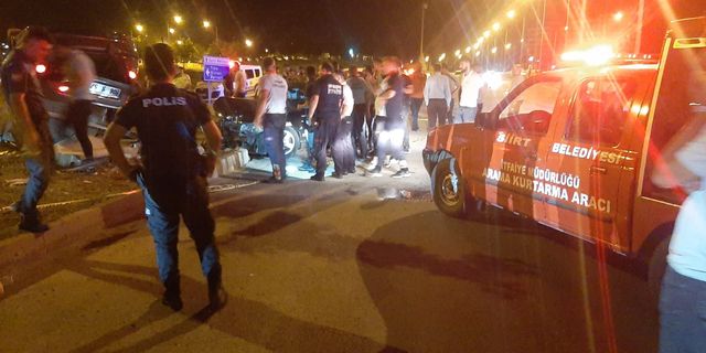 Siirt'te iki otomobil kafa kafaya çarpıştı: 1'i ağır 3 yaralı