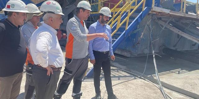 AK Parti Siirt Milletvekili Mervan Gül, Eruh'taki petrol kuyularını inceledi