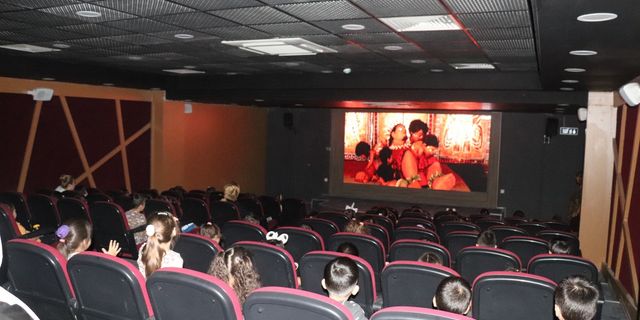 Siirt Belediyesi, çocuklara sinema keyfi sunuyor