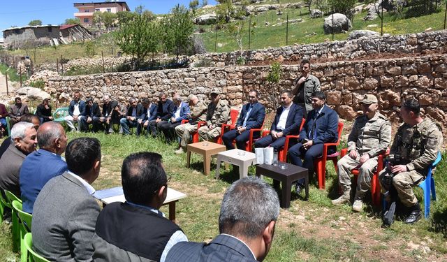 Siirt Vali Hacıbektaşoğlu, Eruh ve Pervari’ye bağlı köy ve mezraları ziyaret etti
