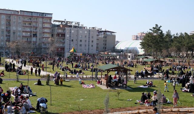 Siirt'te Millet Bahçesi'ne vatandaşlar yoğun ilgi gösteriyor