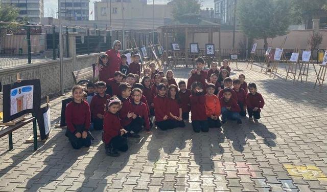 Siirt Şehit Polis Hayrettin Şişman İlkokulu öğrencileri Büyük Önder Atatürk'ü andı