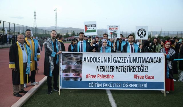 Siirt Üniversitesi mezuniyet töreninde Filistin'e destek mesajları