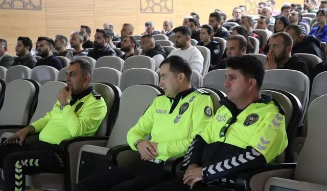 Siirt'te sürücülere trafik eğitimi