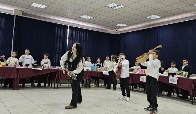 Siirt Yunus Emre İlkokulu'nda "Dilimizin Zenginlikleri" Sergisi Açıldı