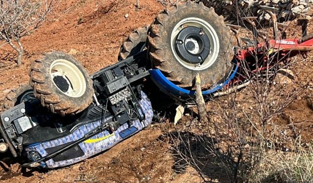Siirt’te devrilen traktörün altında kalan sürücü hayatını kaybetti