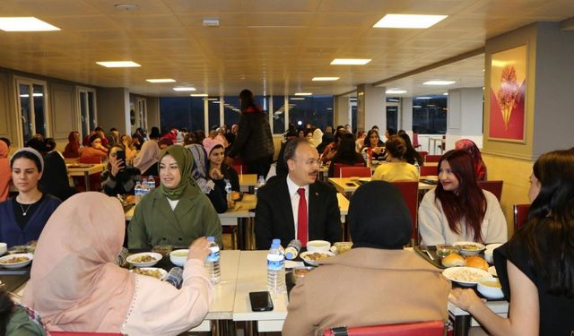 Vali Kızılkaya, gençlerle iftar sofrasında buluştu!