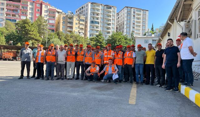 Siirt'te Türkiye Yol-İş Sendikası'ndan "Hakkımızı İstiyoruz" Açıklaması