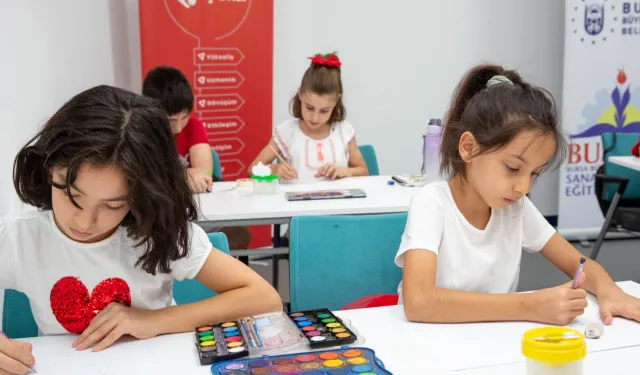 Bursa'da sanat atölyeleri çocuklara renk kattı