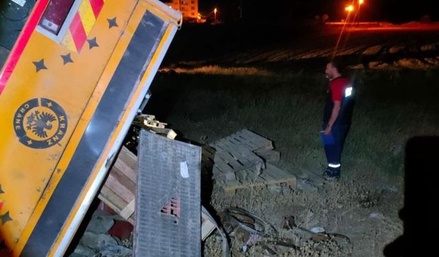 Siirt’te vinç devrildi 1 kişi yaralandı