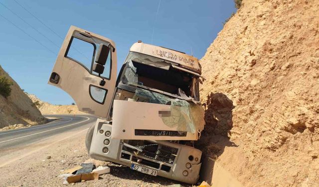Siirt’te freni boşalan vinç kayalığa çarptı: 1 ölü, 1 yaralı