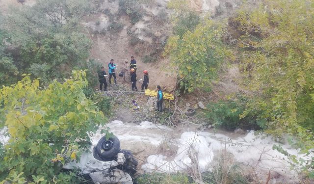 Siirt’te araç uçuruma yuvarlandı: 1 ölü, 1 yaralı