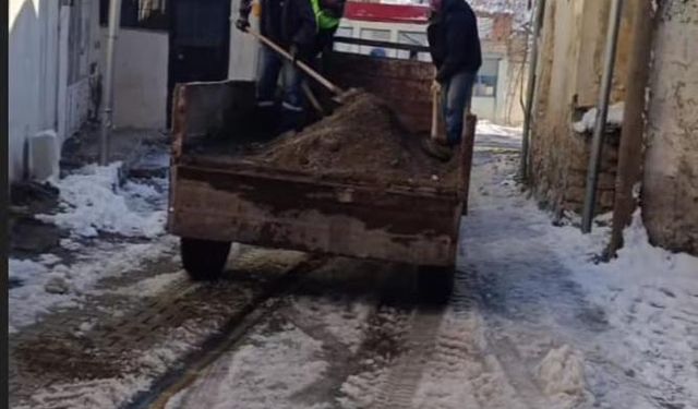 Kayabağlar Belediyesi Zorlu Kış Şartlarında da Hizmette Sınır Tanımıyor