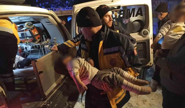 Siirt’te Kapanan Yollar Açıldı, Hastalar Hastaneye Ulaştırıldı