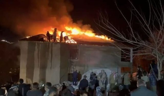 Siirt’te Bir Evinin Çatısında Çıkan Yangın Korkuttu