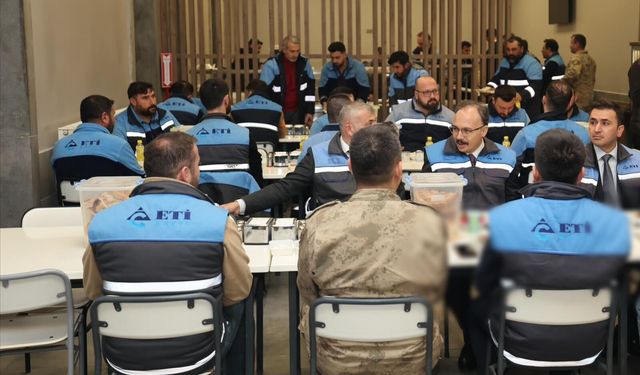 Vali Kızılkaya İftarda Madencilerin Sofrasında Misafir Oldu