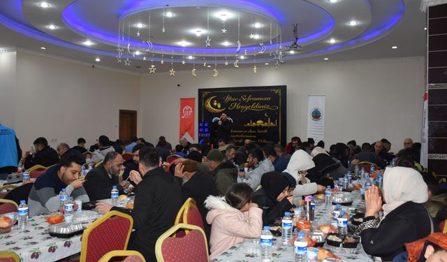 Siirt'te Ramazan Bereketi Aynı Sofrada Paylaşılıyor