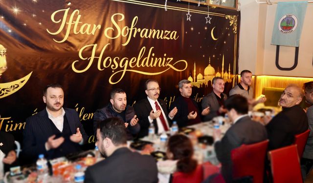 Vali Kızılkaya ve Ak Parti İl Başkanı Özturan İftar Programında Vatandaşlarla Buluştu