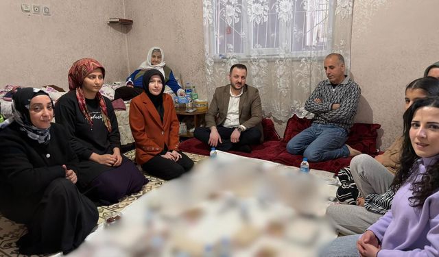 AK Parti Siirt İl Başkanı Özturan ve Kadın Kolları Başkanı Mavi’den Ramazan’da Mahalle Mahalle Ziyaret