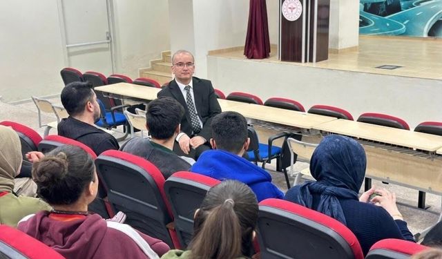Siirt EAH Başhekimi Prof. Dr. Servet Yolbaş, İntörn Doktorlarla Buluştu
