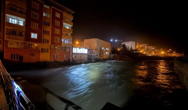 Baykan’da Aşırı Yağış Alarmı: Çok Sayıda Ev Tahliye Edildi
