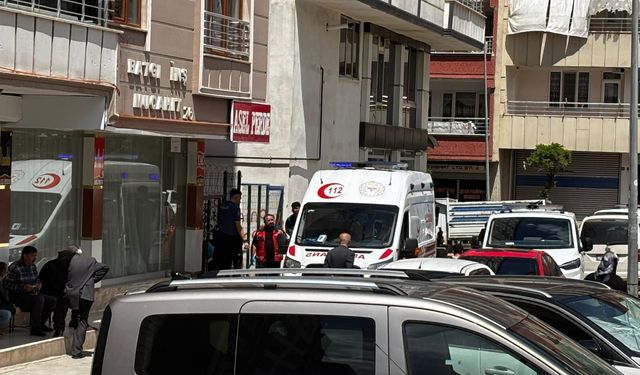 Siirt'te 4. Kattan Düşen Kadın Hayatını Kaybetti