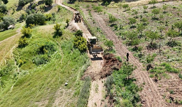 Siirt’te Tarımsal Üretim Yollarında Bakım ve Onarım Çalışmaları Sürüyor