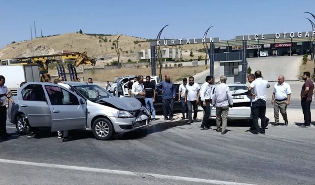Kurtalan’da Kavşakta Kaza: İki Otomobil Çarpıştı, 1 Kişi Yaralandı