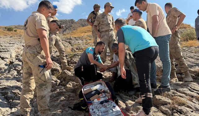 Pervari’de Kayıp Vatandaş Kayalık Alanda Sağ Bulundu