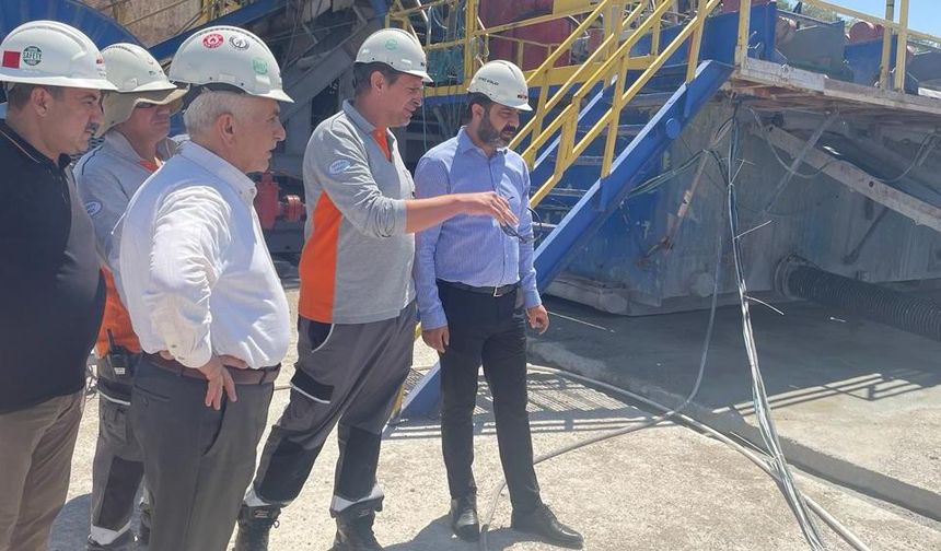AK Parti Siirt Milletvekili Mervan Gül, Eruh'taki petrol kuyularını inceledi