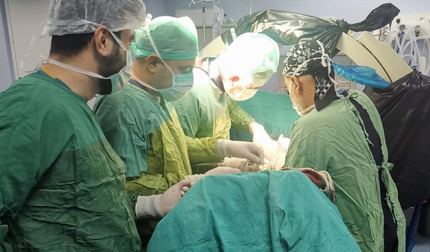Siirt'te düşüp felç kalma riski bulunan 70 yaşındaki kadın sağlığına kavuştu