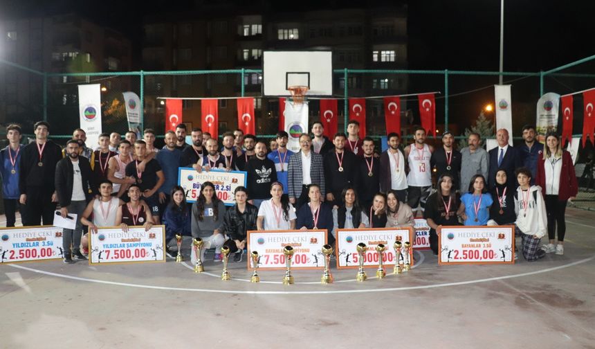 Siirt’te basketbol turnuvası tamamlandı