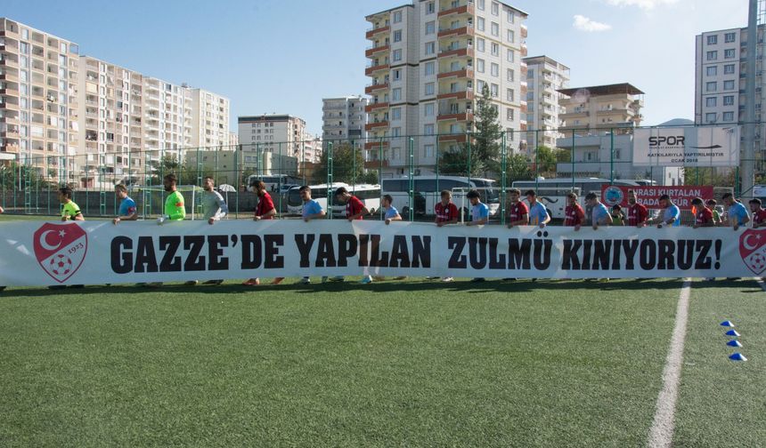Siirt’ten Filistin’e destek pankartı açıldı
