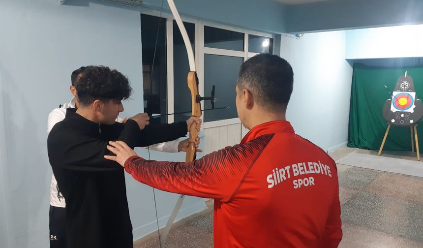Siirt Belediyesi okulları tek tek gezerek spor faaliyetleri düzenliyor 