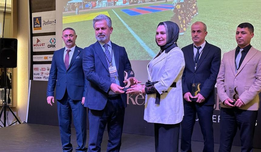 Tillo Belediye Başkanı İdham Aydın, büyük ödülü aldı