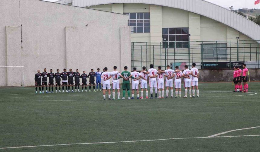Eruhspor, şehitler için sahaya siyah forma ile çıktı