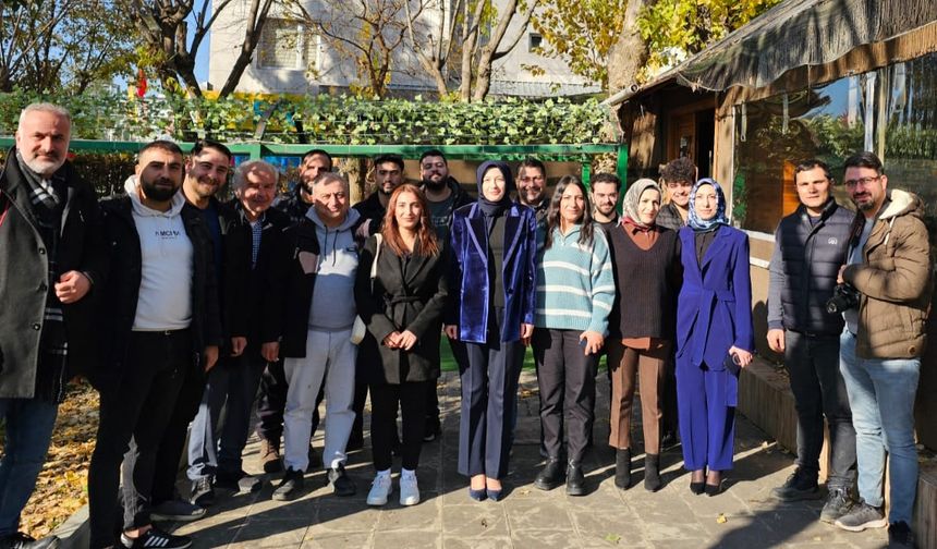 AK Parti Siirt İl Kadın Kolları Başkanı Betül Tuğba Mavi, basın mensuplarıyla buluştu