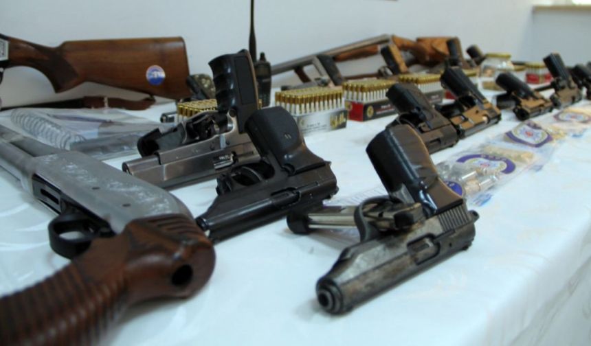 Siirt'te ruhsatsız silah ve silah kaçakçılığı operasyonu