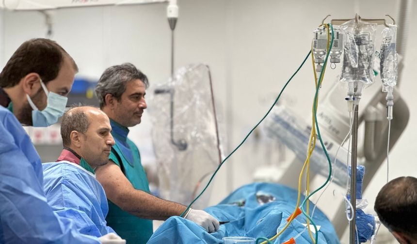 Siirt'te Kardiyoloji Uzmanı Dr. Muzaffer Aslan, hastalara şifa oluyor