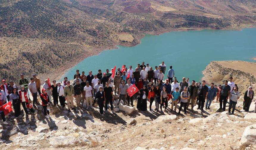 Siirt'te tarihi Akabe yolunda doğa yürüyüşü düzenlendi