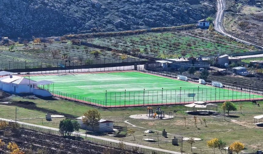 Pervari’ye modern futbol sahası