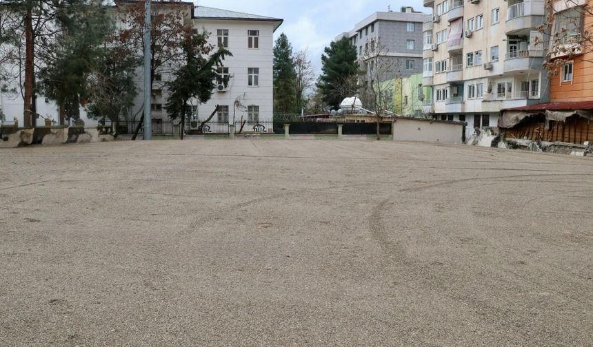 Siirt’te eski vergi dairesi alanı otoparka dönüştürüldü