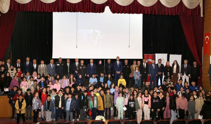 Türkiye’nin İlk Millî Astronotu Alper Gezeravcı, Siirt’te Öğrencilerle Buluştu