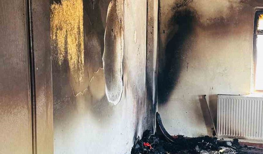 Siirt’te sobadan çıkan kıvılcımlar evi küle çevirdi