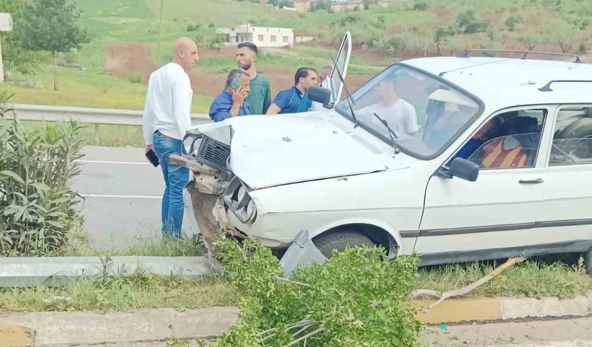 Siirt’te kontrolden çıkan otomobil refüje çarptı: 1 yaralı
