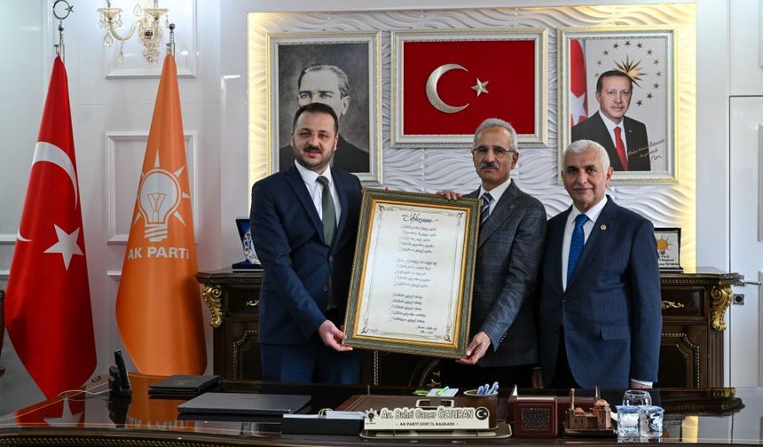 Bakan Uraloğlu, AK Parti Siirt İl Başkanlığı’nı Ziyaret Etti
