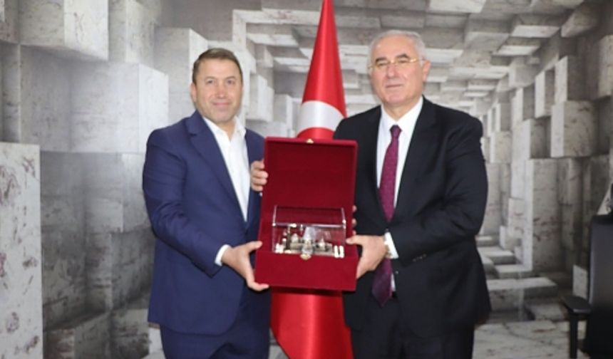 Kamu Başdenetçisi ve Yargıtay Onursal Başkanı Mehmet Akarca’dan Siirt TSO’ya Ziyaret